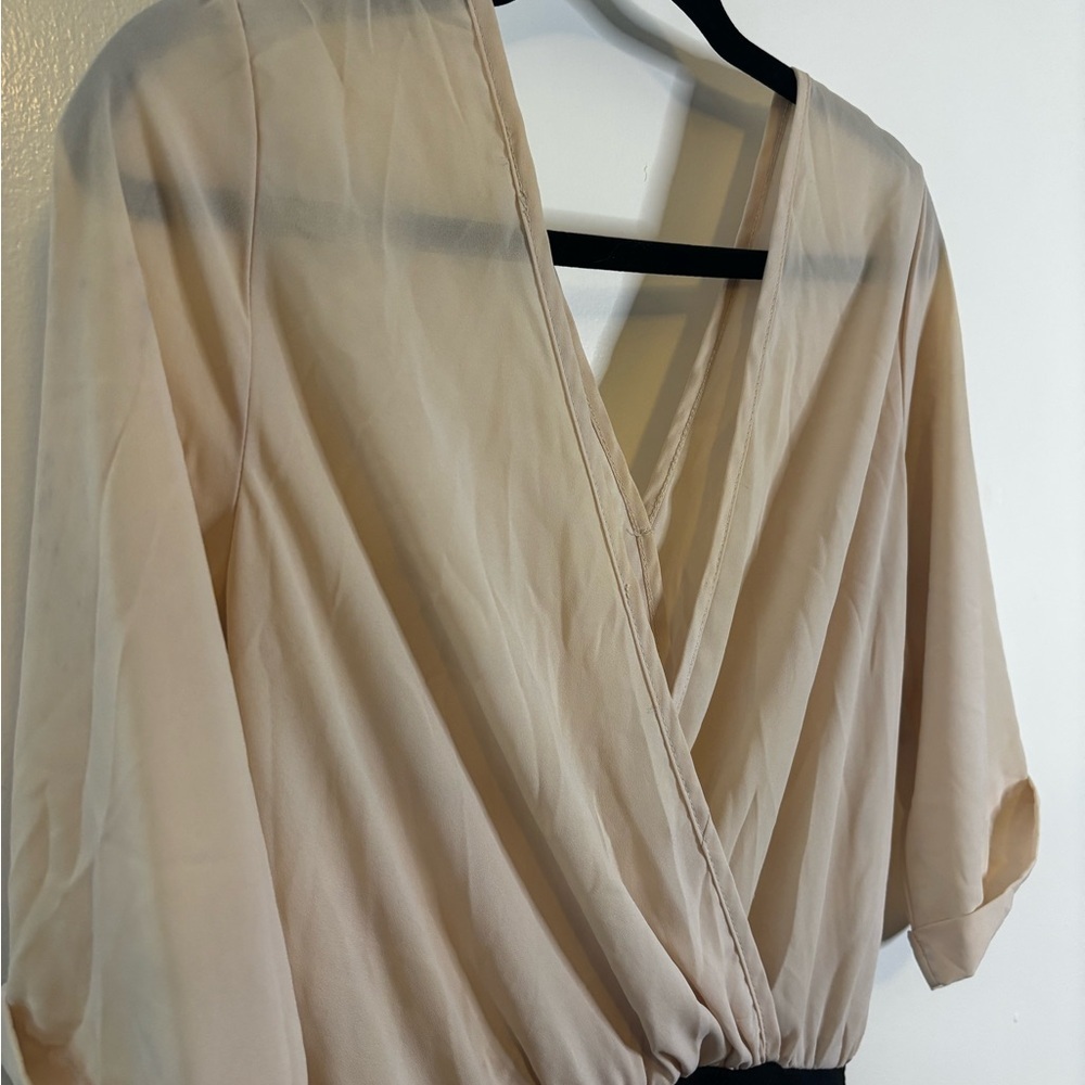 Chic Two-Tone V-Neck Romper - Picture 7 of 10